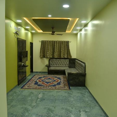 Pawan Executive Tuljapur Extérieur photo