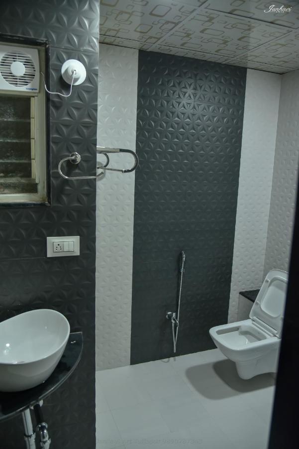 Pawan Executive Tuljapur Extérieur photo