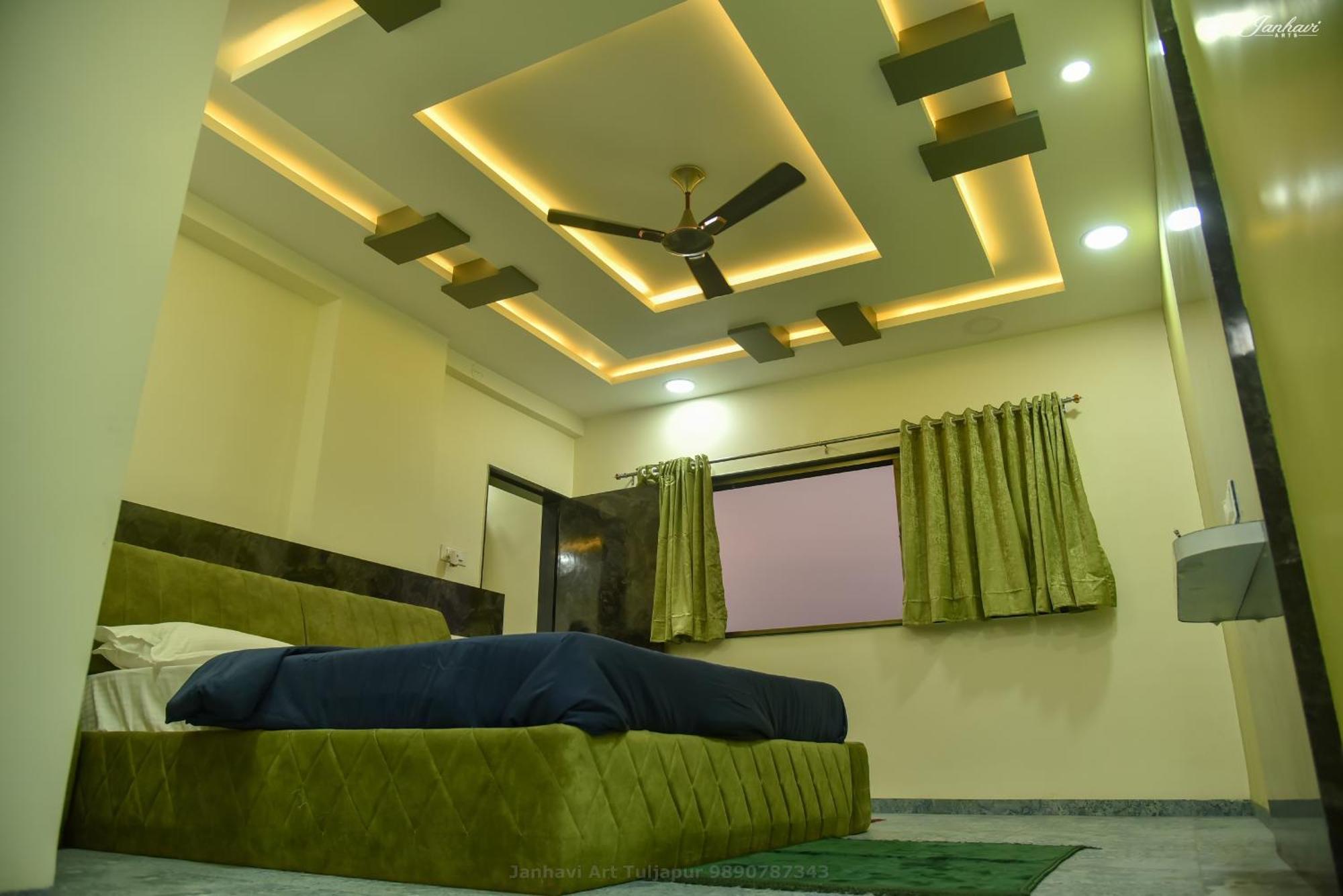 Pawan Executive Tuljapur Extérieur photo