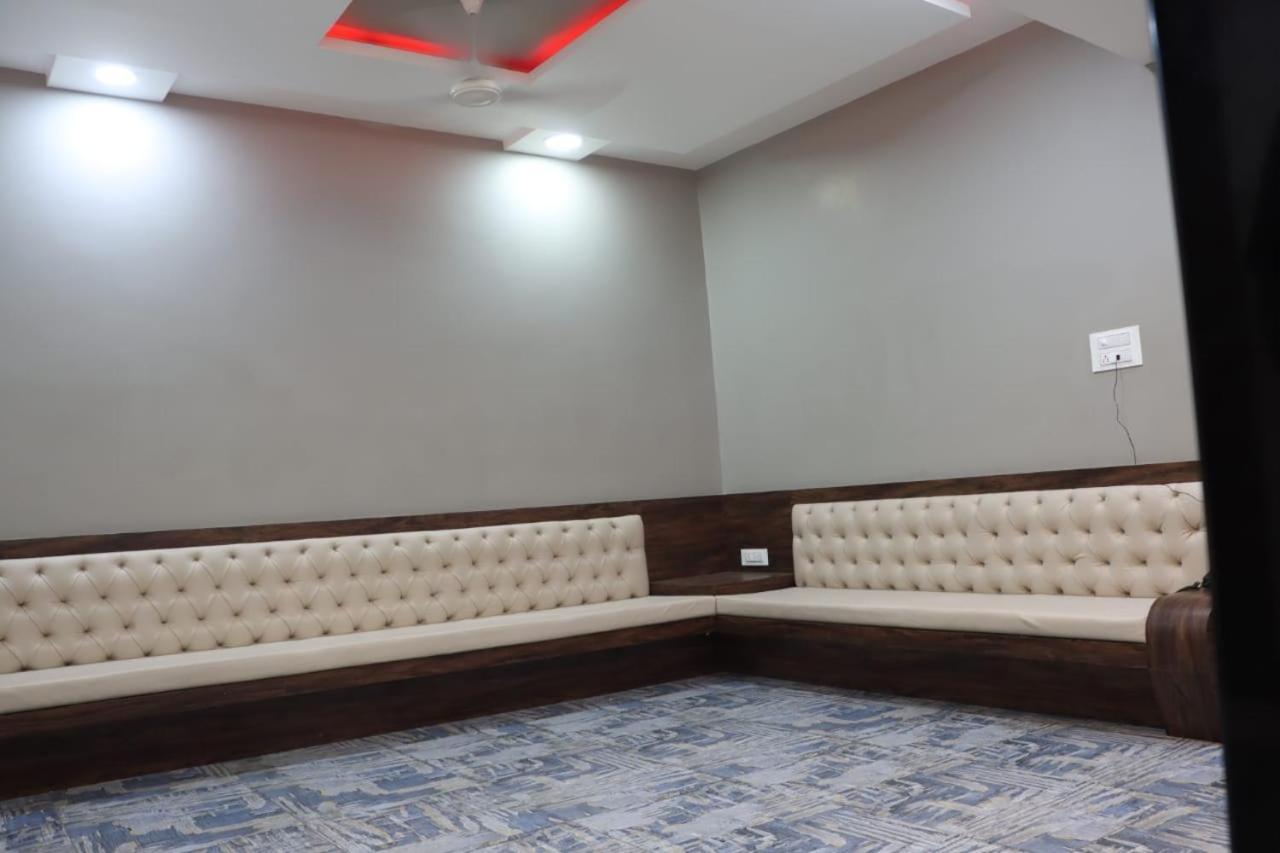 Pawan Executive Tuljapur Extérieur photo