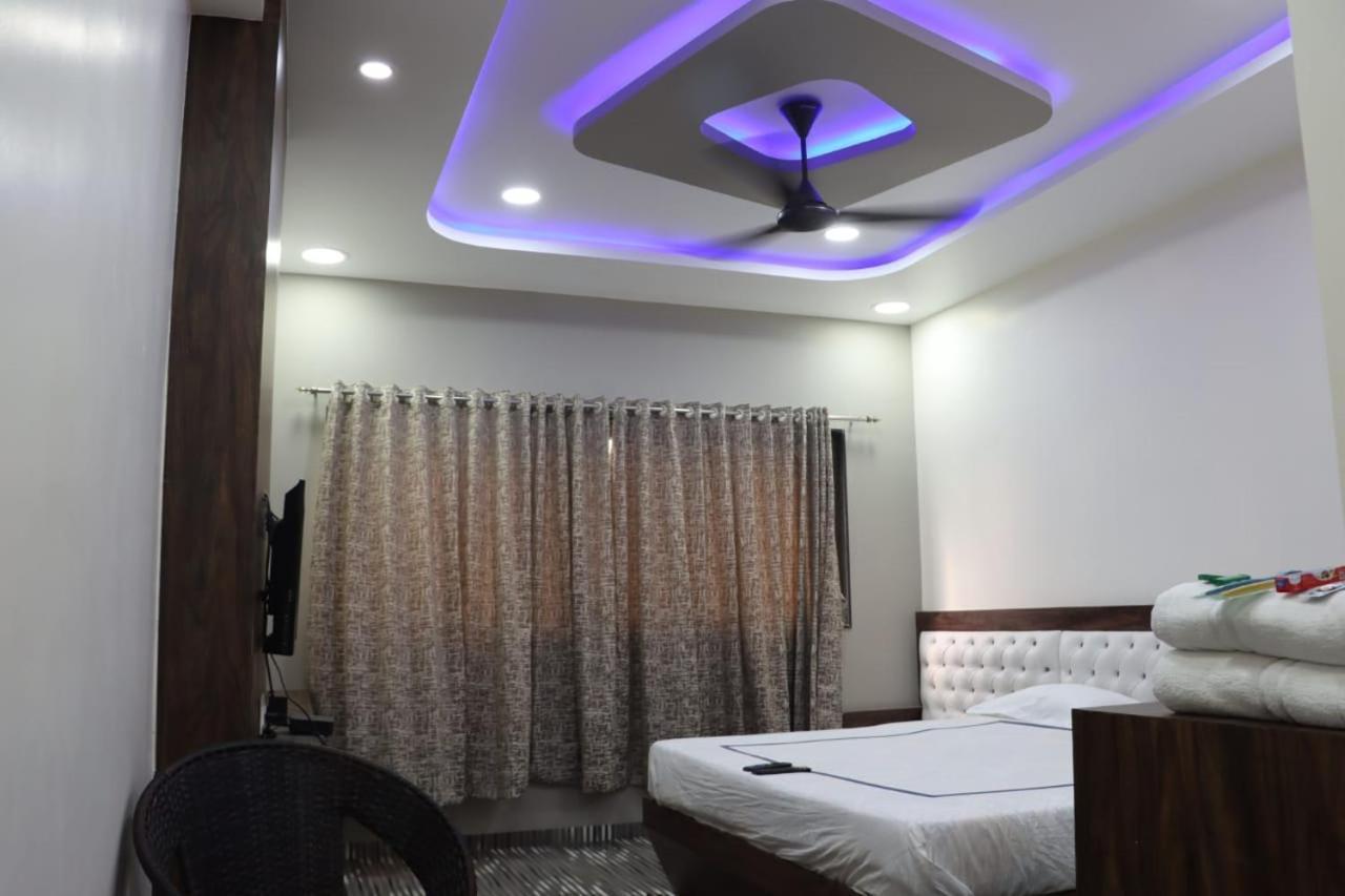 Pawan Executive Tuljapur Extérieur photo