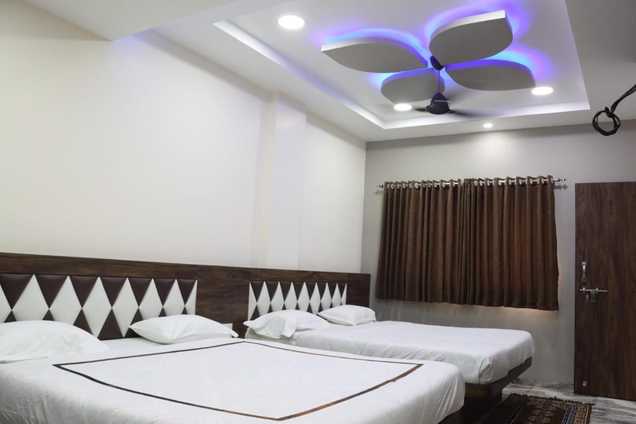 Pawan Executive Tuljapur Extérieur photo