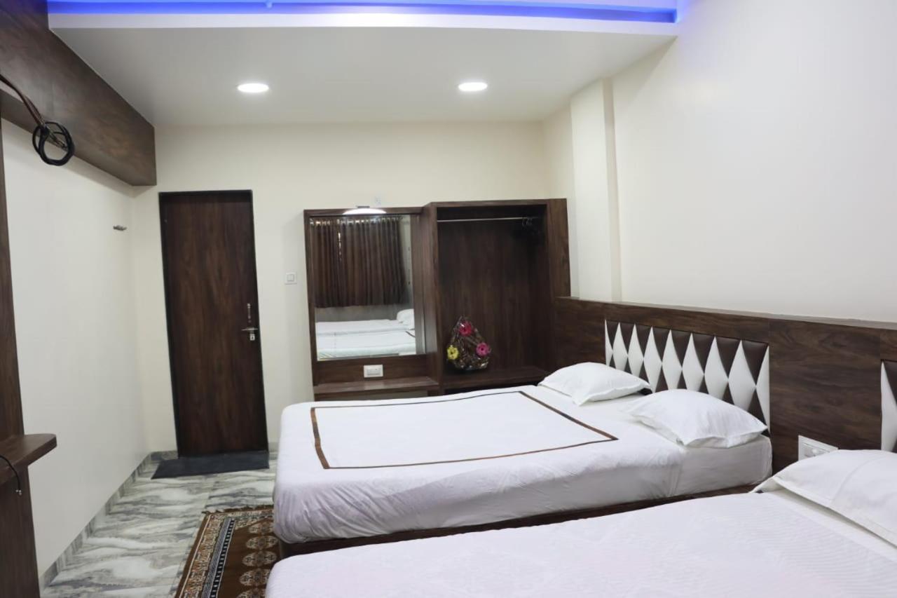 Pawan Executive Tuljapur Extérieur photo