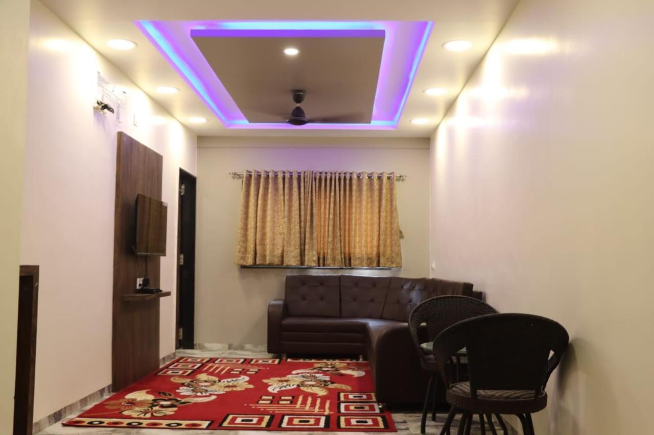 Pawan Executive Tuljapur Extérieur photo