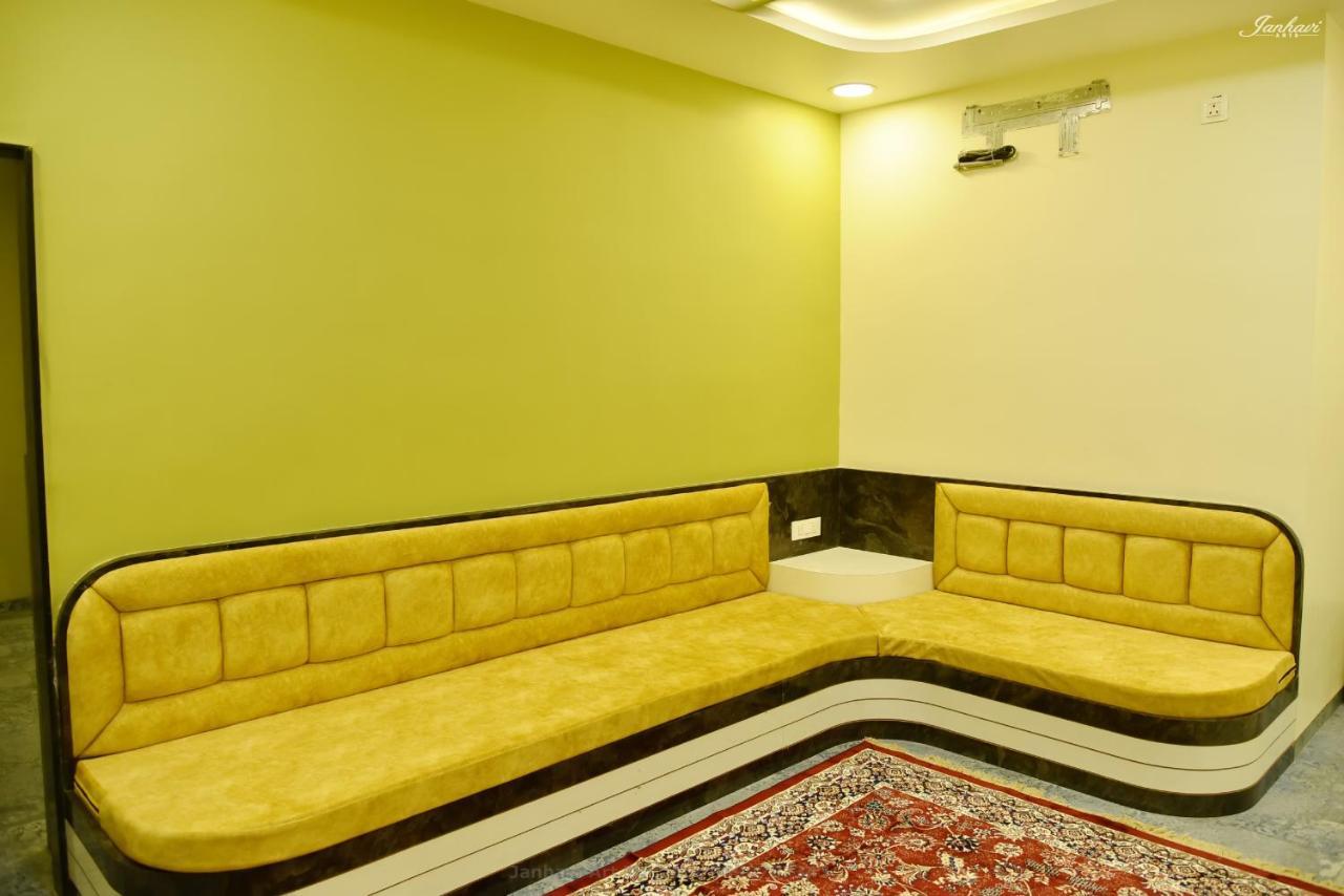 Pawan Executive Tuljapur Extérieur photo