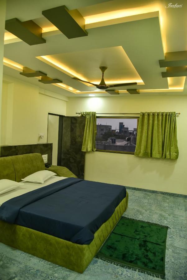 Pawan Executive Tuljapur Extérieur photo