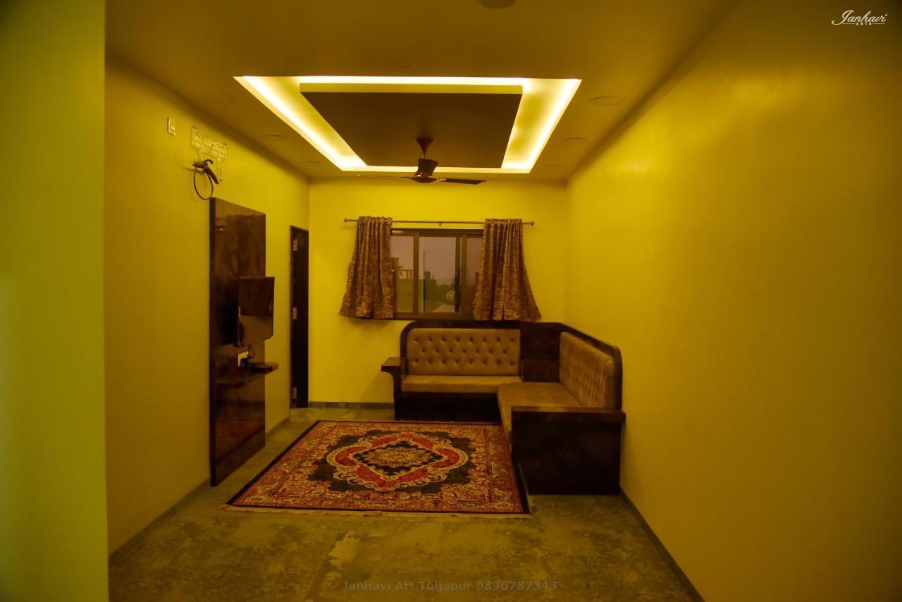 Pawan Executive Tuljapur Extérieur photo