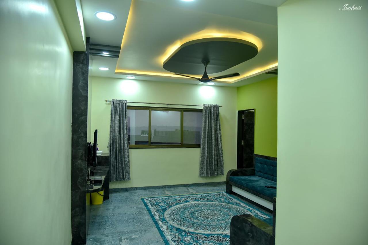 Pawan Executive Tuljapur Extérieur photo