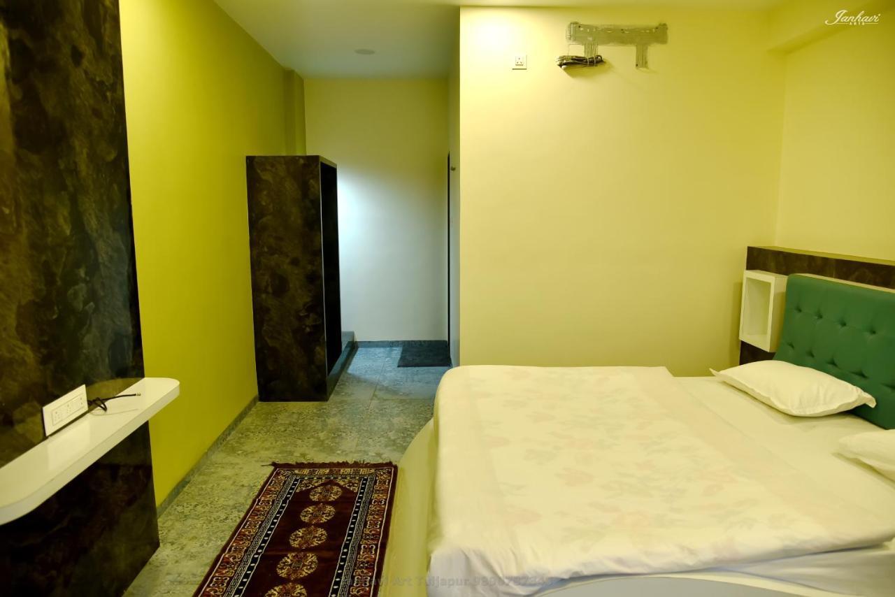 Pawan Executive Tuljapur Extérieur photo