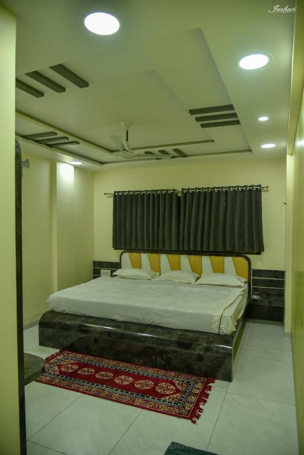 Pawan Executive Tuljapur Extérieur photo