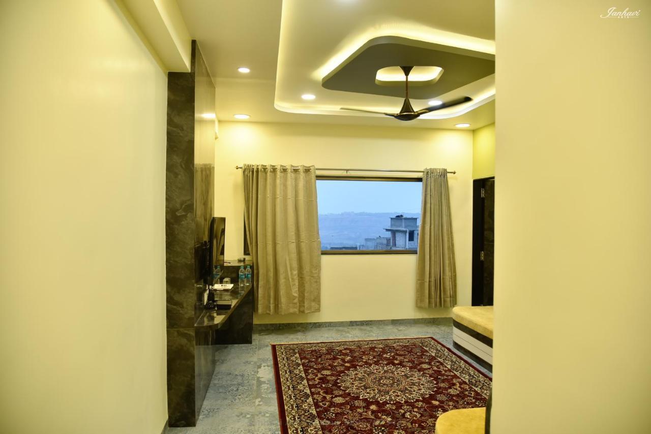 Pawan Executive Tuljapur Extérieur photo